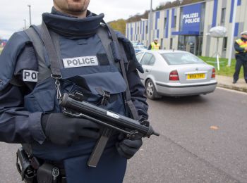 полиция франции ликвидировала двух предполагаемых террористов