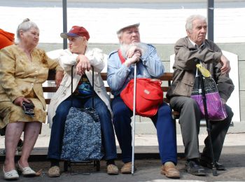 медведев заявил о неизбежности повышения пенсионного возраста