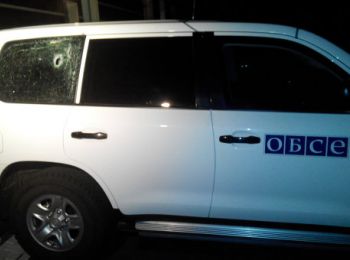 автомобиль наблюдателей обсе попал под обстрел в донецкой области