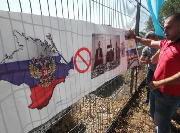 украинские радикалы блокировали крым, желая оставить «оккупационную власть» без продуктов