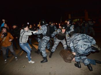 националисты и местные жители атаковали овощебазу в бирюлево: более 200 человек задержаны (фото)