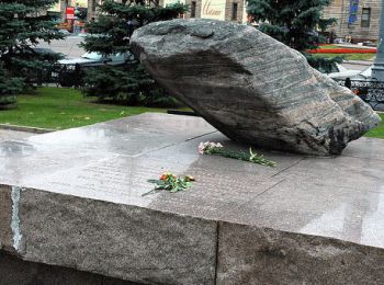 путин распорядился установить в москве памятник жертвам политических репрессий