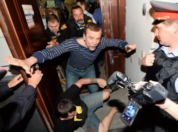 омбудсмен владимир лукин возмущен штурмом офиса движения «за права человека»