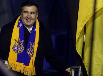 украинцы требуют назначить саакашвили премьер-министром вместо яценюка