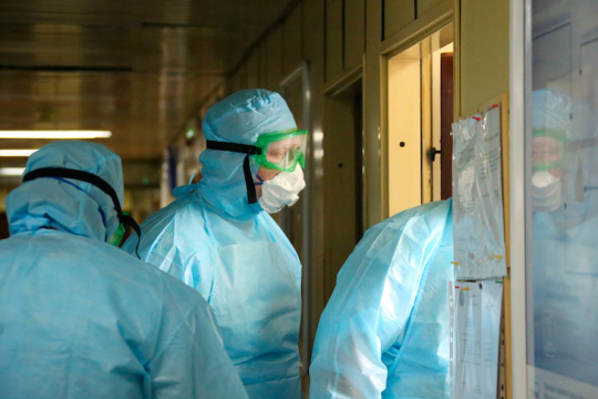 В России в течение суток выявили свыше 7,7 тысячи случаев заражения коронавирусом 