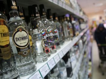 госдума в четвертый раз рассмотрит запрет на продажу алкоголя до 21 года
