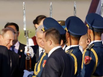 путин стал самым почетным гостем на военном параде в пекине