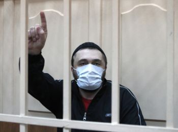 подозреваемый в убийстве политковской просит о суде присяжных