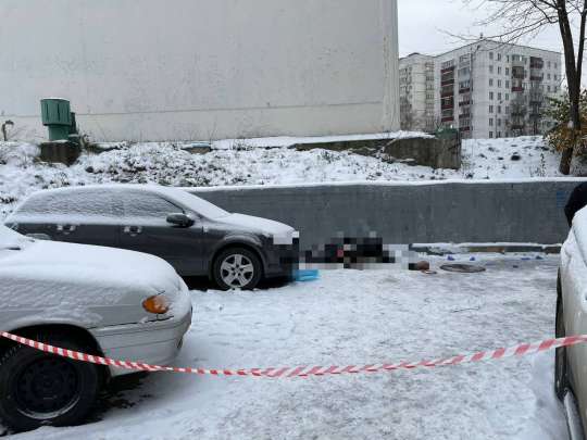 Тело женщины с ножевыми ранениями нашли на юго-западе Москвы (ВИДЕО)