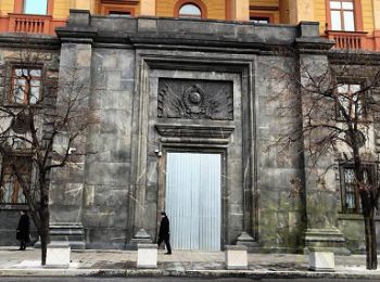сотрудники фсб тяжело переживают надругательство акциониста павленского над историческим зданием на лубянке