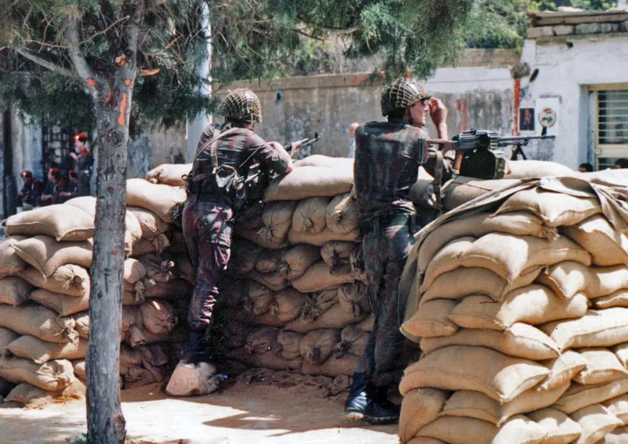 Блокпост на одной из улиц Бейрута