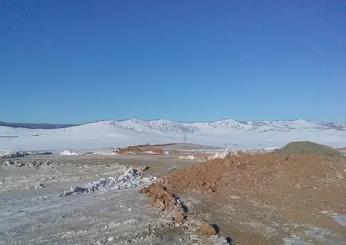 Берег озера Байкал в Ольхонском районе.