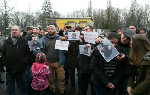 Русские немцы на митинге против мигрантов, город Вецлар.