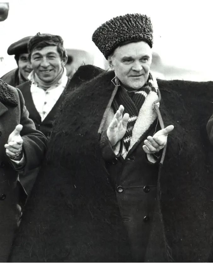 Писатель Юрий Бондарев в совхозе «Хабезский»