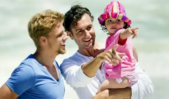 Выросшая в гей-семье канадка рассказала, почему ЛГБТ-лобби угрожает традиционным ценностям - Совершенно Секретно