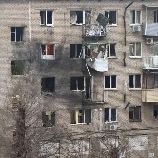 Масштабная атака БПЛА: прилет в жилые районы Таганрога и Волгограда, пожар на Афипском НПЗ