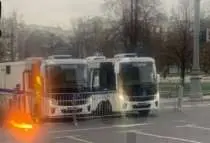 В центре Москвы мужчина бросил в автозак «коктейль Молотова» 