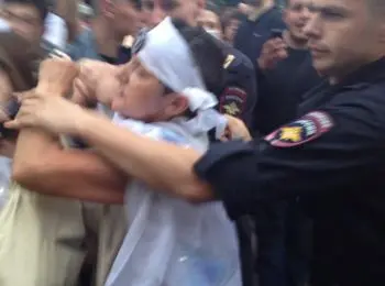 массово задерживают участников прогулки в честь 50-летия ходорковского  - Сайт Газеты «Совершенно Секретно»