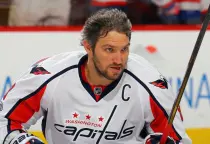 Овечкин догнал Эспозито в рейтинге лучших снайперов в истории НХЛ