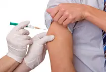 Роспотребнадзор рекомендовал ревакцинацию от коронавируса каждые полгода