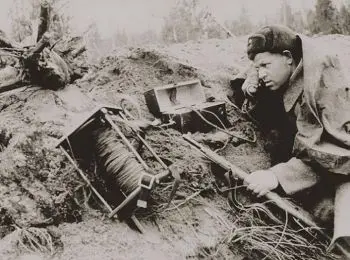 «В РУКИ ВРАГА ПОПАДАЮТ СОВЕРШЕННО СЕКРЕТНЫЕ СВЕДЕНИЯ…» - Совершенно Секретно