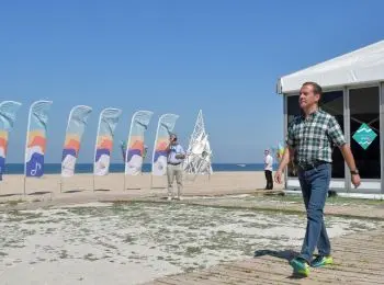 медведев обязал чиновников раз в три месяца посещать крым и дальний восток - Сайт Газеты «Совершенно Секретно»