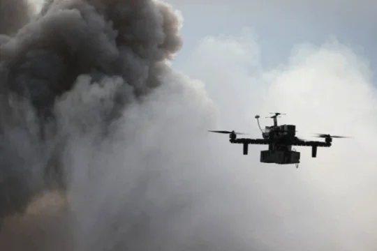 Морской порт Туапсе загорелся после массированной атаки дронов