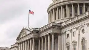 CNN: сенат США одобрил законопроект, ограничивающий военные полномочия Трампа