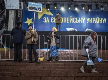 полицейские применили дубинки и слезоточивый газ, чтобы разогнать митингующих в киеве - Сайт Газеты «Совершенно Секретно»