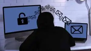 Мошенники начали атаковать россиян письмами со скрытыми подписками