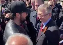 В Польше толпа не дала российскому послу возложить цветы у мемориала советским воинам (ВИДЕО)