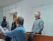 Отцу шестиклассницы, нарисовавшей антивоенный рисунок, дали 2 года колонии — но он сбежал (ВИДЕО)