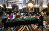 В храме Христа Спасителя простились с Юрием Лужковым