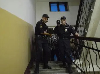 задержанные за агитматериалы за навального рассказывают в суде, как полиция ломала дверь  - Сайт Газеты «Совершенно Секретно»