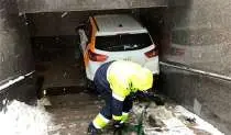 В Москве пьяный водитель загнал машину в подземный переход