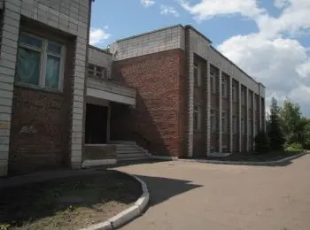 в омске на школьников во время линейки рухнул потолок - Сайт Газеты «Совершенно Секретно»