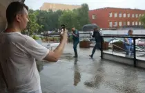 Три человека получили травмы из-за грозы в Москве