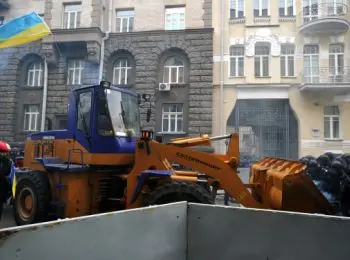 у здания администрации президента украины применен слезоточивый газ - Сайт Газеты «Совершенно Секретно»