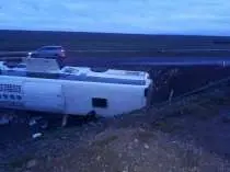 Междугородний автобус с пассажирами опрокинулся на трассе в Иркутской области (ВИДЕО)