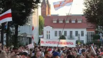 Несколько тысяч человек провели акцию у ИВС в Минске