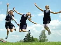 В парламенте предложили продлить летние каникулы до октября