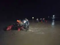 Супертайфун «Хиннамнор» протащил остановку по улице Холмска на Сахалине (ВИДЕО)