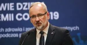 Экс-главу минздрава Польши запинали ногами. Ему припомнили антиковидные ограничения
