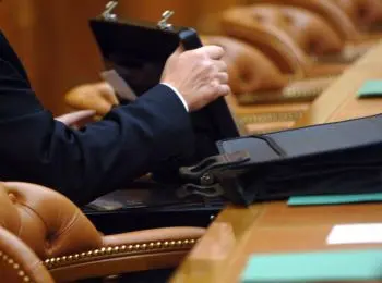 московские чиновники отказываются работать в крыму из-за низких зарплат - Сайт Газеты «Совершенно Секретно»