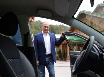 путин прокатился на новой lada vesta и заявил о стабилизации рубля - Сайт Газеты «Совершенно Секретно»