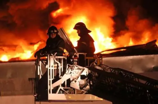 При атаке БПЛА на Ростовскую область погибли и пострадали люди, в порту Ростова-на-Дону загорелось судно