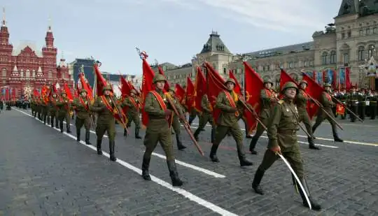 Парад на 9 мая в Москве впервые с 2007 года пройдет без военной техники, также не будет детей-кадетов