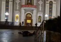 Одна женщина погибла: в пасхальную ночь в Донецке был обстрелян Спасо-Преображенский собор (ВИДЕО)