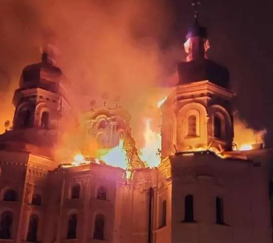 Три человека погибли при атаке БПЛА на Тулу. В Киеве после удара загорелась Киево-Печерская Лавра