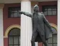 В Киеве демонтируют памятник Александру Суворову